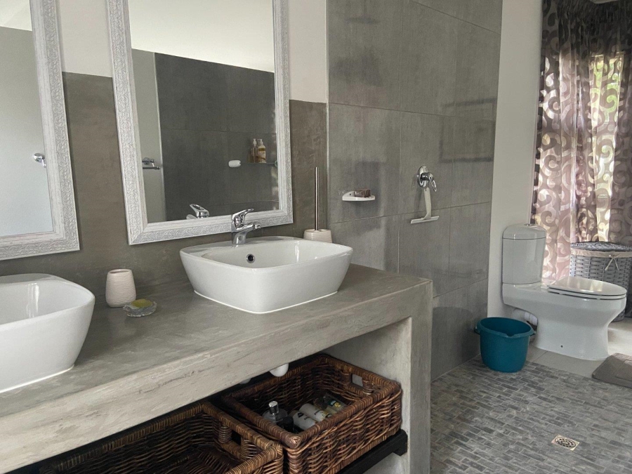 3 Bedroom Property for Sale in Wavecrest Eastern Cape